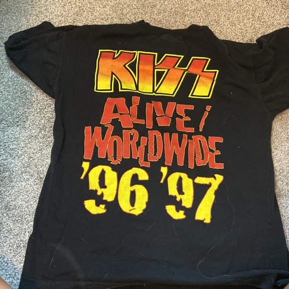 Kiss Graphic Tee ~ - Picture 3 of 3